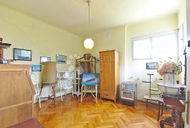 Gospodski dvoetažni stan u vili na Pećinama, Rijeka, Appartment