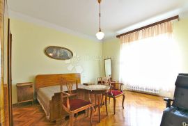 Gospodski dvoetažni stan u vili na Pećinama, Rijeka, Appartment
