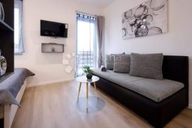 Novouređeni stan sa tri apartmana za investiciju u centru grada, Rijeka, Appartment