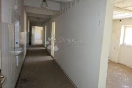 PEĆINE, POSLOVNI PROSTOR, 203 m2 dvoetažni, Rijeka, Εμπορικά ακίνητα