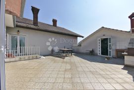 Sušačka Draga, 2 Stana + 500 m² poslovnog prostora, Rijeka, Maison