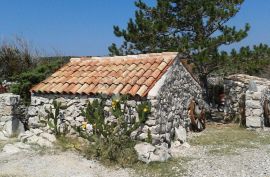 Krk - autohtono uređena stara kamena kuća u pitoresknom selu, Dobrinj, Ev