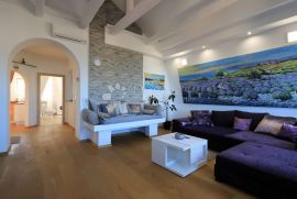 Prodaje se kompletno adaptiran moderan stan u strogom centru Opatije, Opatija, Stan