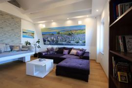 Prodaje se kompletno adaptiran moderan stan u strogom centru Opatije, Opatija, Appartamento