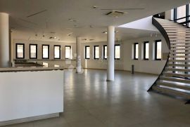 Iznajmljuje se ekskluzivan kompleks sala i ureda u Lupoglavu, Lupoglav, Propriété commerciale