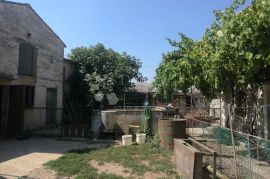Dvije kamene kuće sa 4 pomoćna objekta, Barban, بيت