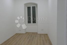 Uredi / sobe za najam u samom centru grada, Rijeka, Apartamento