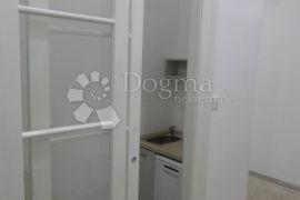 Uredi / sobe za najam u samom centru grada, Rijeka, Appartement