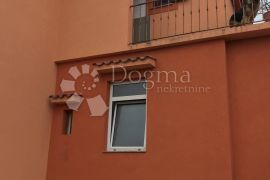 Kuća na Podmurvicama, Rijeka, Casa