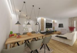 Četverosoban stan u prizemlju s 2 garaže i vrtom!!!, Maksimir, Appartamento