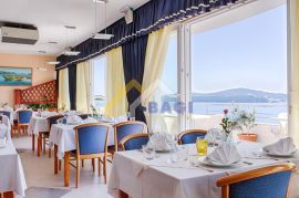 Hotel s 26 soba s pogledom na otoke uz plažu, Split, Casa