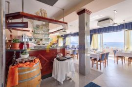 Hotel s 26 soba s pogledom na otoke uz plažu, Split, Famiglia