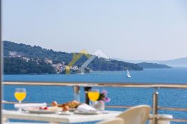 Hotel s 26 soba s pogledom na otoke uz plažu, Split, Haus