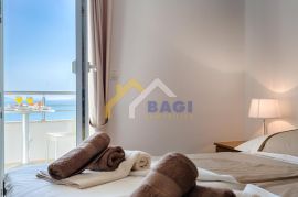 Hotel s 26 soba s pogledom na otoke uz plažu, Split, Haus