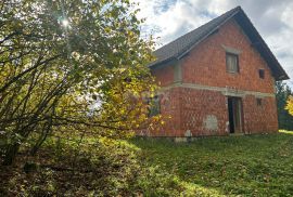 GORSKI KOTAR, BROD MORAVICE- Kuća na osami s velikim potencijalom, Vrbovsko, Famiglia