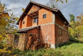 GORSKI KOTAR, BROD MORAVICE- Kuća na osami s velikim potencijalom, Vrbovsko, بيت