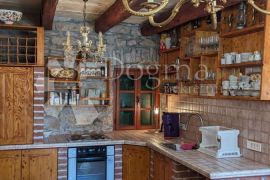 Šarmantna stogodišnja kamena kuća u Istri za najam tijekom cijele godine, Buje, بيت