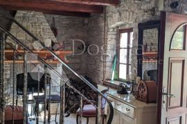 Šarmantna stogodišnja kamena kuća u Istri za najam tijekom cijele godine, Buje, Дом