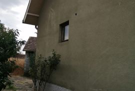 Obiteljska kuća s pomoćnim zgradama - Lipovača (Vukovar), Vukovar - Okolica, بيت