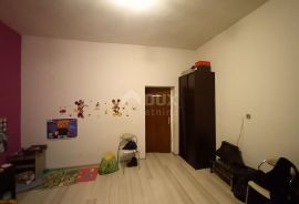 ISTRA, PULA Stan za adaptaciju idealan za više apartmana u blizini Arene!, Pula, Appartamento