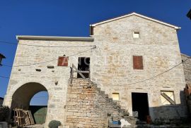 Istra, Svetvinčenat - imanje s 3 autohtone kamene kuće, Svetvinčenat, Famiglia