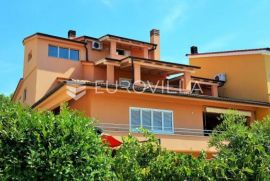 Istra, Štinjan - kuća s pet namještenih apartmana, panoramski pogled na Brijune, Pula - Okolica, Kuća