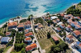 EKSKLUZIVNA POZICIJA 1. RED UZ MORE | Građevinsko zemljište cca 4.500 m2 s vilom cca 400 m2 | Atraktivna lokacija uz plažu | Privez za brod | Prekrasan pogled, Dubrovnik - Okolica, Terra