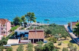 EKSKLUZIVNA POZICIJA 1. RED UZ MORE | Građevinsko zemljište cca 4.500 m2 s vilom cca 400 m2 | Atraktivna lokacija uz plažu | Privez za brod | Prekrasan pogled, Dubrovnik - Okolica, Tierra