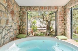 Villa 144m2,grijani bazen, sauna,jacuzzi !, Vodnjan, House