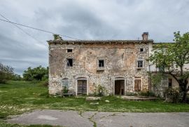 Kamena kuća sa velikom okućnicom u Istri, Barban, Ev