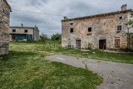 Kamena kuća sa velikom okućnicom u Istri, Barban, Haus