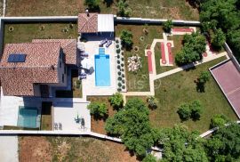 Luksuzna vila sa bazenom na mirnoj lokaciji, Svetvinčenat, Istra, Svetvinčenat, Famiglia