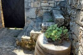 ISTRA, LOVREČ - Autohtona kamena vila s prostranim imanjem, Sveti Lovreč, Maison