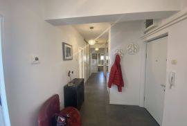 RIJEK, BULEVARD- moderno uređen stan s vlastitom garažom !, Rijeka, Apartamento