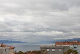 SRDOČI- stan 140m2 DB+3S s panoramskim pogledom na more + okućnica 175m2 za najam, Rijeka, Kвартира