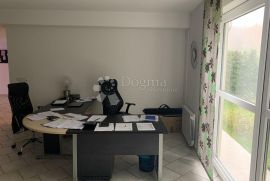 Prodaja stana, Vrhovec, prizemlje, 198.2 m², Črnomerec, Wohnung