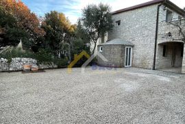 Kamena kuća sa dva stana Kavran-Istra, Marčana, Casa