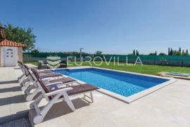 Istra, Rovinj - vila prizemnica s bazenom 118 m2, Rovinj, Famiglia