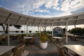 Istra, Umag, restoran na prodaju, tik uz more, Umag, Poslovni prostor