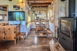 GORSKI KOTAR- Predivno uređena goranska kuća za odmor, Ravna Gora, Casa