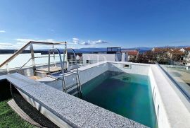 Moderan apartman s bazenom i pogledom na more, Njivice - otok Krk, Omišalj, Apartamento