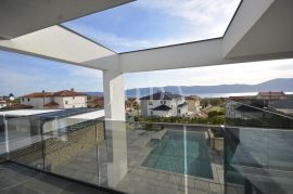 Moderna villa s bazenom i pogledom na more, Krk, Casa