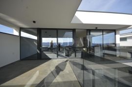 Moderna villa s bazenom i pogledom na more, Krk, Casa