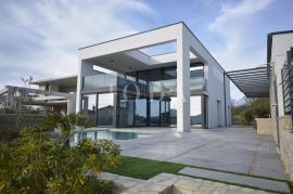 Moderna villa s bazenom i pogledom na more, Krk, Kuća