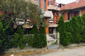 Lepa, komforna kuća u širem centru ID#2823, Leskovac, Maison