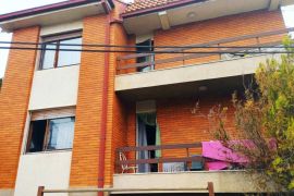 Lepa, komforna kuća u širem centru ID#2823, Leskovac, Casa