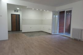 Vlasnik-LUX stan,uknjizen,lift u zgradi, Čukarica, Appartement