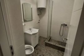 Vlasnik-LUX stan,uknjizen,lift u zgradi, Čukarica, Appartement