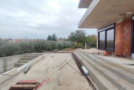 ISTRA, MEDULIN - Moderna vila u blizini plaža okružena zelenilom, Medulin, Ev
