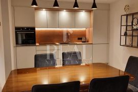 Najam novouređenog stana u novogradnji na Kantridi 2S+DB 90M2, Rijeka, Appartamento